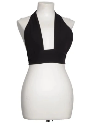 Svart topp - Jätte fin svart topp som man knyter i nacken❣️