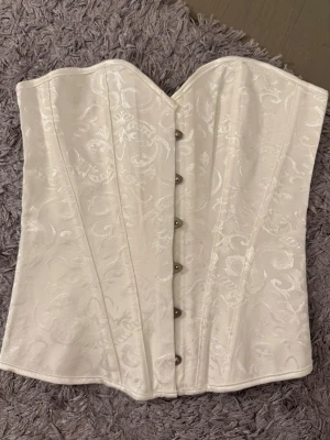 Korsett / Topp - Aldrig använd bara legat i garderoben, vet inte vilken butik den är ifrån. Strl XS