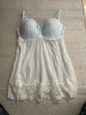 Gullig vit och blå korsett topp - Length: 53cm Cup:↕️15cm↔️15cm (B-Cup)