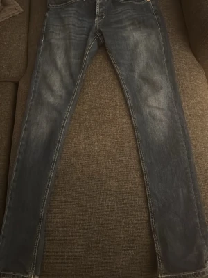 Dondup George jeans - Ett par dondup george i stolek 30 med lätt tvätt 