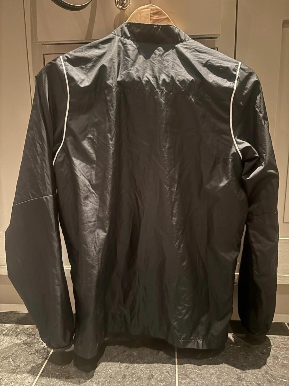 Svart Nike vindjacka XL junior  - 3