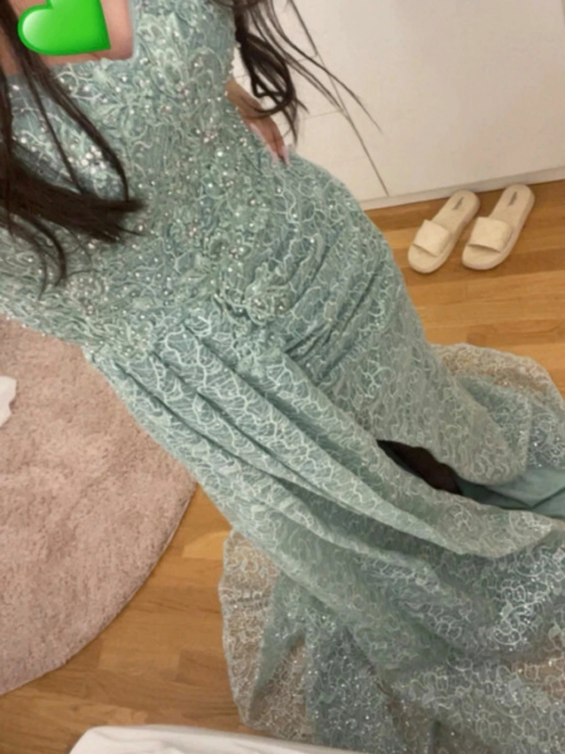 Ljusblå långklänning med spetsdetaljer - 1