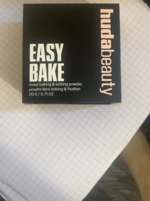 Huda Beauty Easy Bake Kunafa puder 20g - Köpte fel färg och därav säljer.