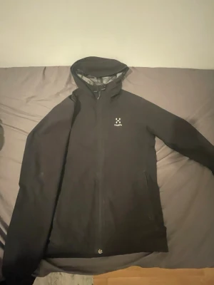 Svart haglöfs vindjacka - Haglöfs vindjacka till salu 