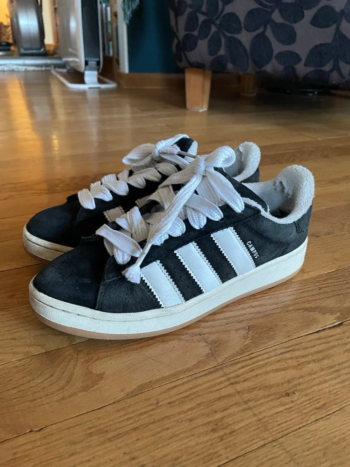 Svarta Adidas Campus skor