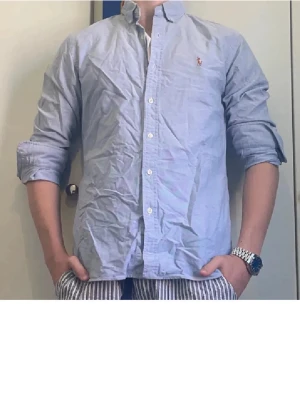 Ralph Lauren Skjorta S - Väldigt snygg ralph lauren skjorta i extremt bra skick, behöver dock strykas. 