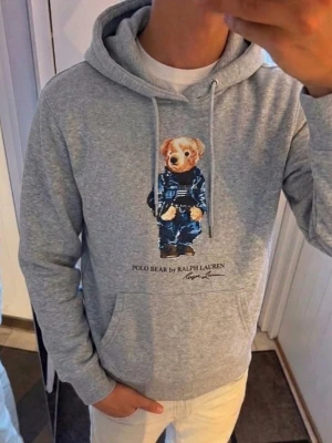Grå Ralph Lauren bear hoodie  - Fint skick! Strl S Hör av dig vid frågor!