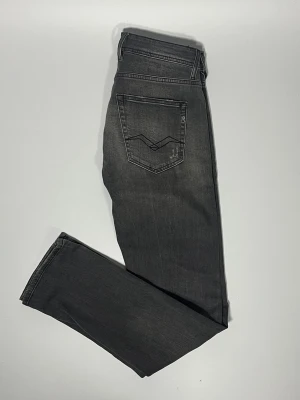 Replay jeans - Säljer ett par riktigt snygga och trendiga Replay jeans i fint skick, storlek 29/32, vid frågor är det bara att skriva //Gramenti
