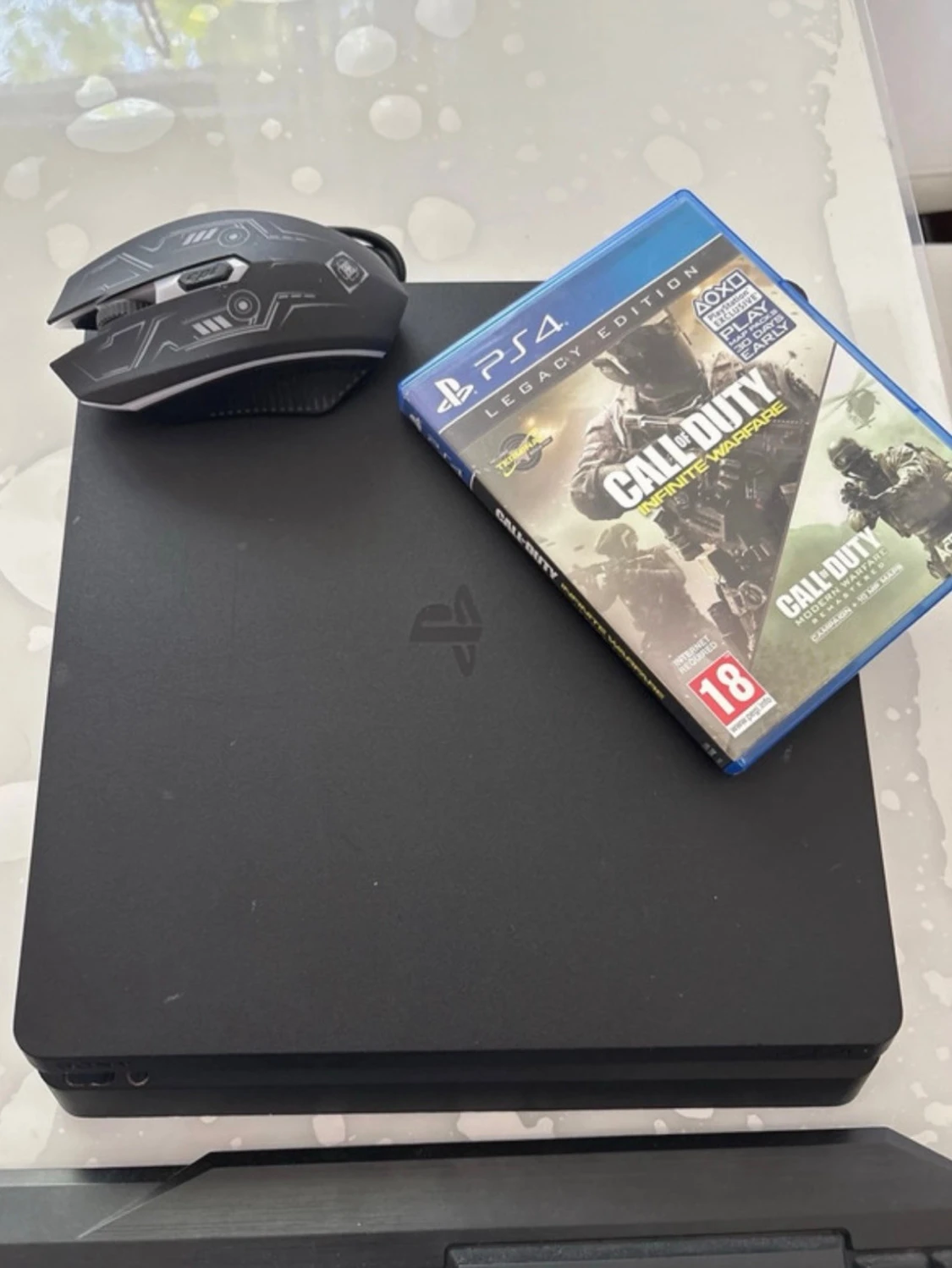 PlayStation 4 Slim med Call of Duty