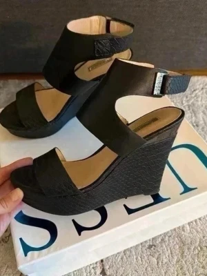 Guess platform shoes - Size 38. Ask me if you have any questions 