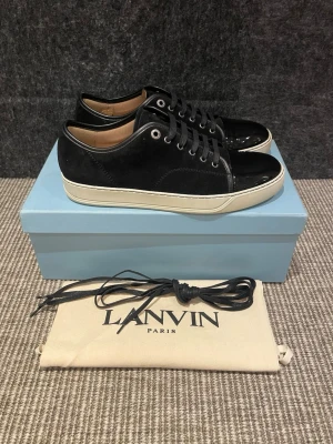 Lanvin skor  - Hej, säljer nu dessa svin snygga lanvin skor. Skorna är i nytt skick! Testade en/två gånger  Begränsat antal boxar och dustbag. Hör av dig vid frågor. 