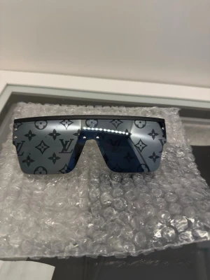 Sun glasses, perfect for the summer  - perfect for the summer , price can be discussed!