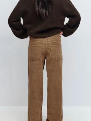 Jeans bruna Gina Tricot  - Säljer dessa jeans då dom aldrig kom till användning. Helt nya och sitter högt vid midjan. Prislapp finns kvar