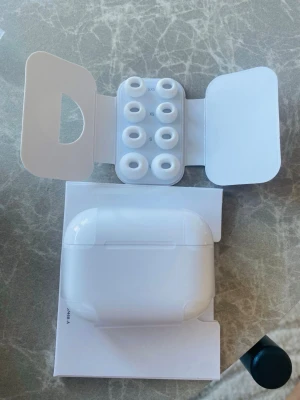 Apple AirPods Pro 3 ( 2025 ) - Säljer ett par nya Apple AirPods Pro 3 ( 2025 )  med kvitto