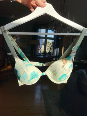 somrig bikini - En bikinitopp som inte kommer till användning ⭐️