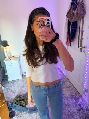 Tommy Hilfiger jeans - Relaxed fit jeans med low waist och bootcut <3 sitter som S men midjan är litelite insydd men går att sprätta upp 🩷