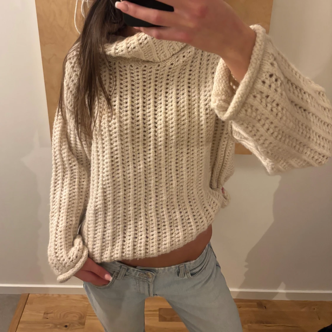 Beige stickad polotröja