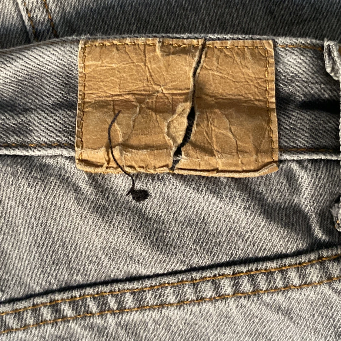 Ljusgråa jeans från Weekday  - 3