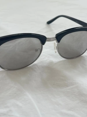 Solglasögon  - Svarta solglasögon 