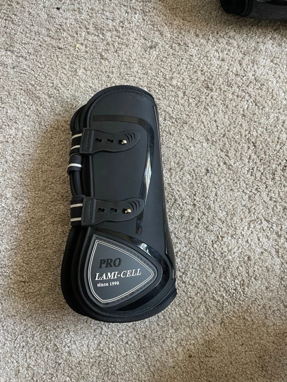 Svarta benskydd Lami-Cell Pro