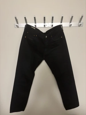 Levis 501 - Levis 501 W33L32. I väldigt bra skick endast använd nån gång och säljs just pga att de ej används!
