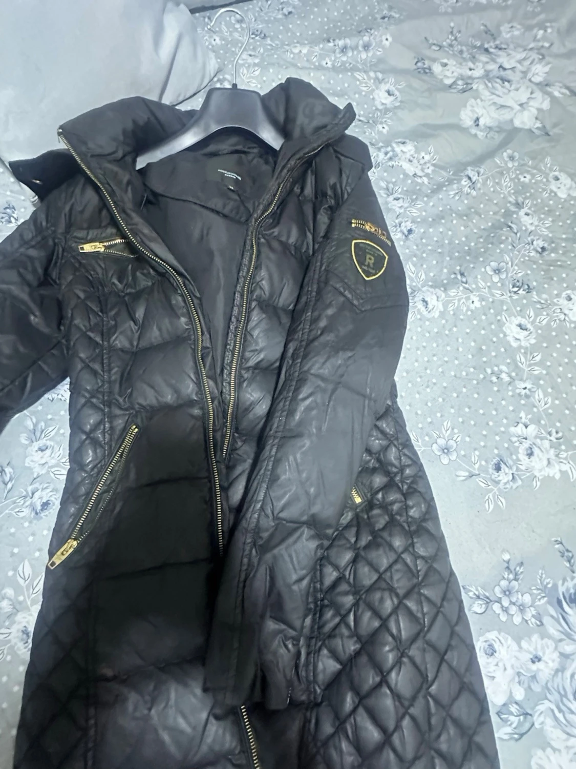 Svart lång dunjacka från Rockandblue