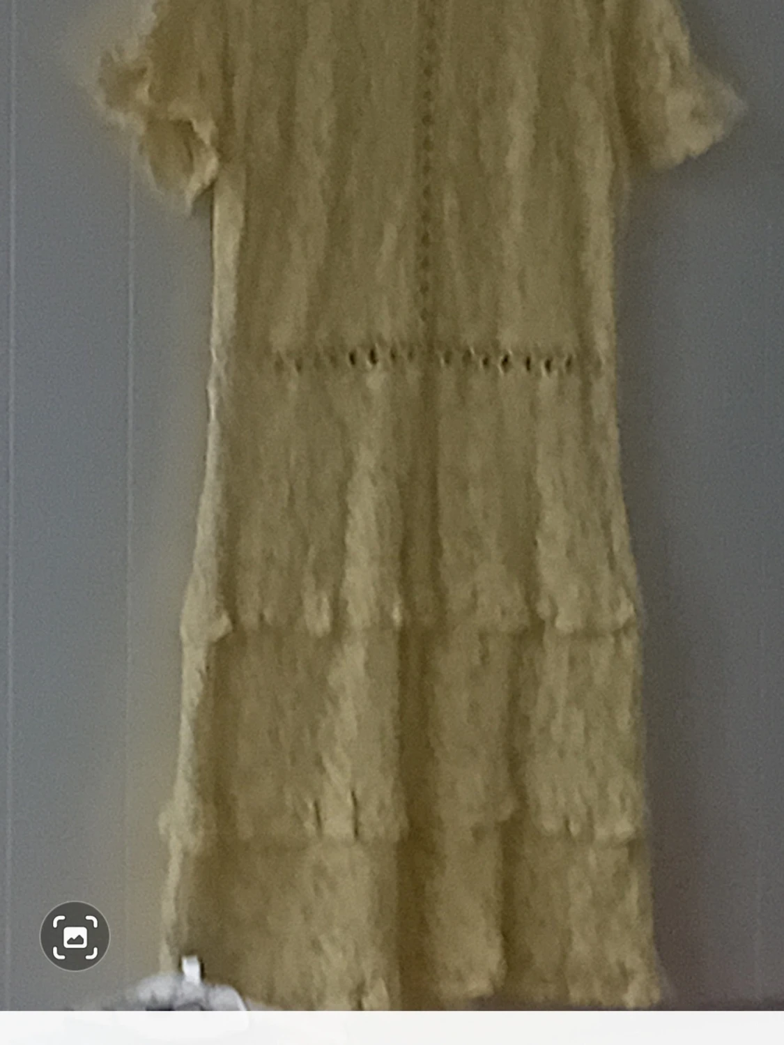 Jättesöt solgul spetsklänning  - 1