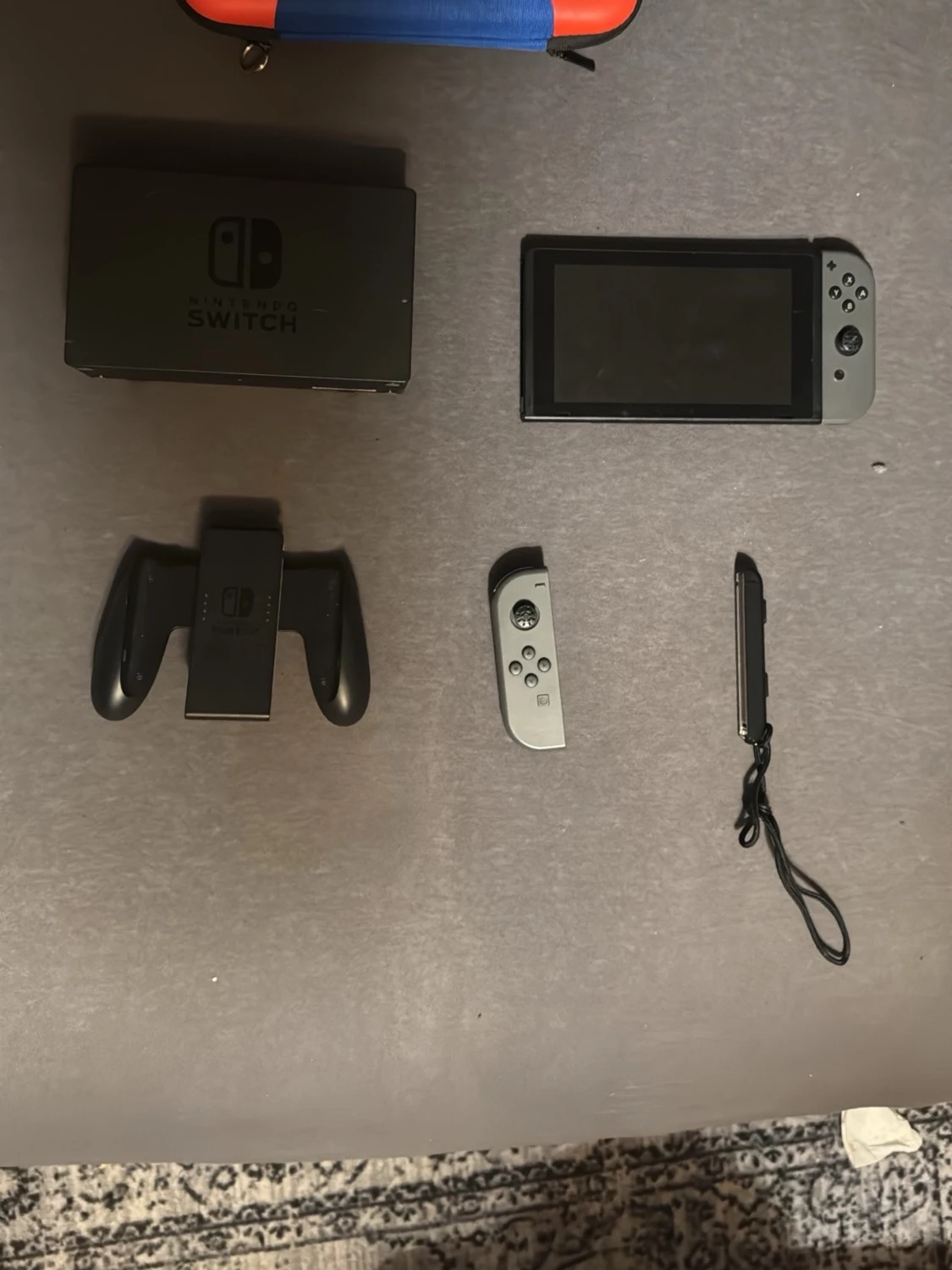 Nintendo Switch med grå Joy-Con