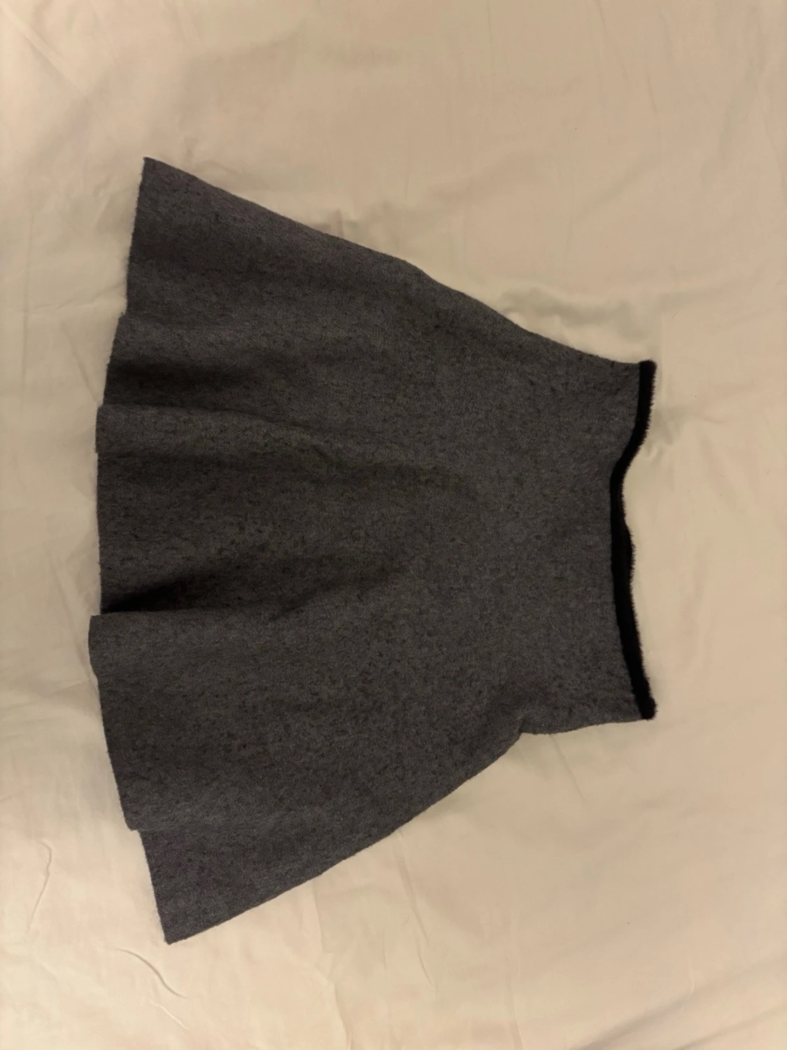 Grått set med kjol och topp - 2