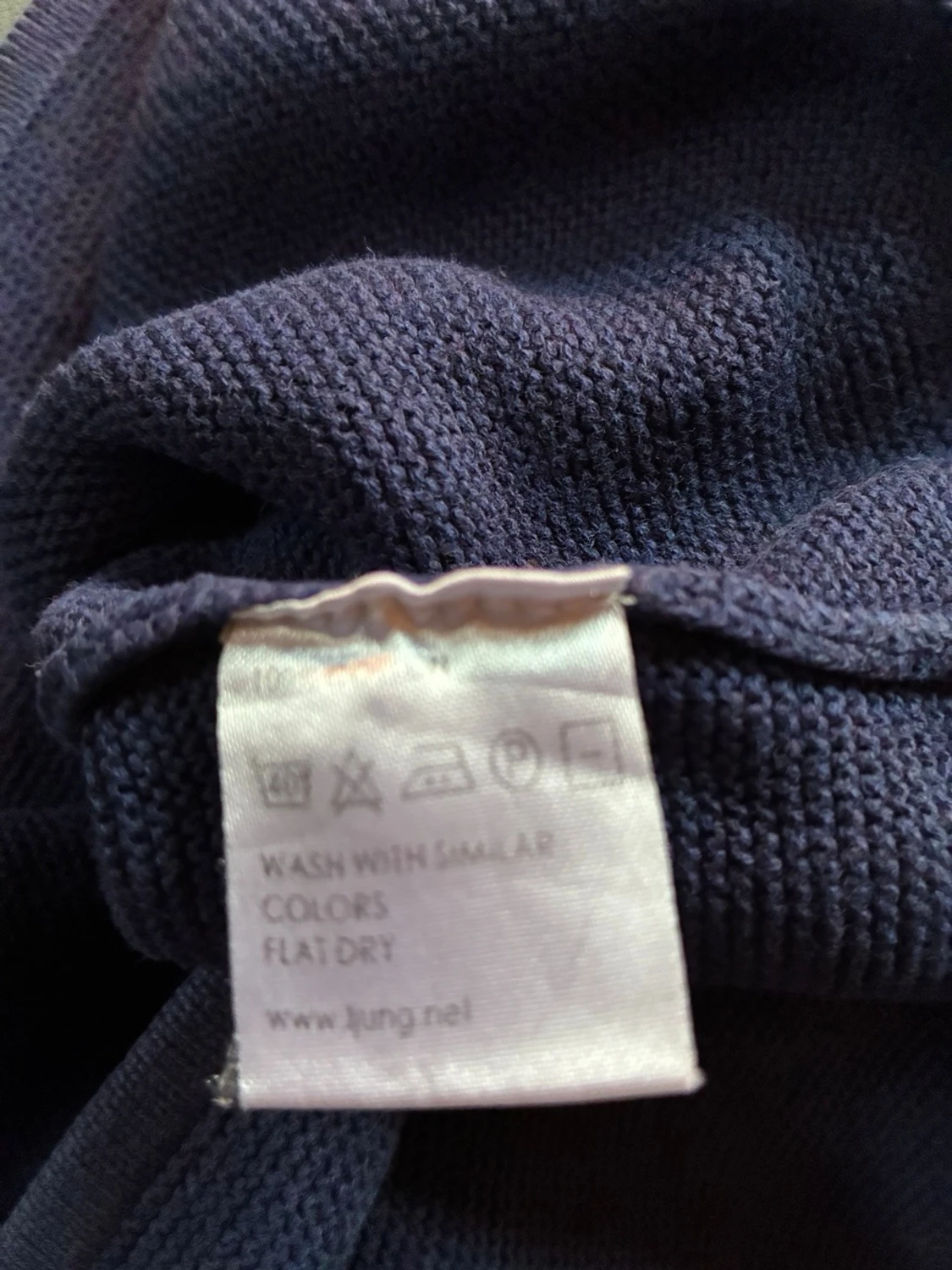 Mörkblå finstickad tröja från Ljung - 3