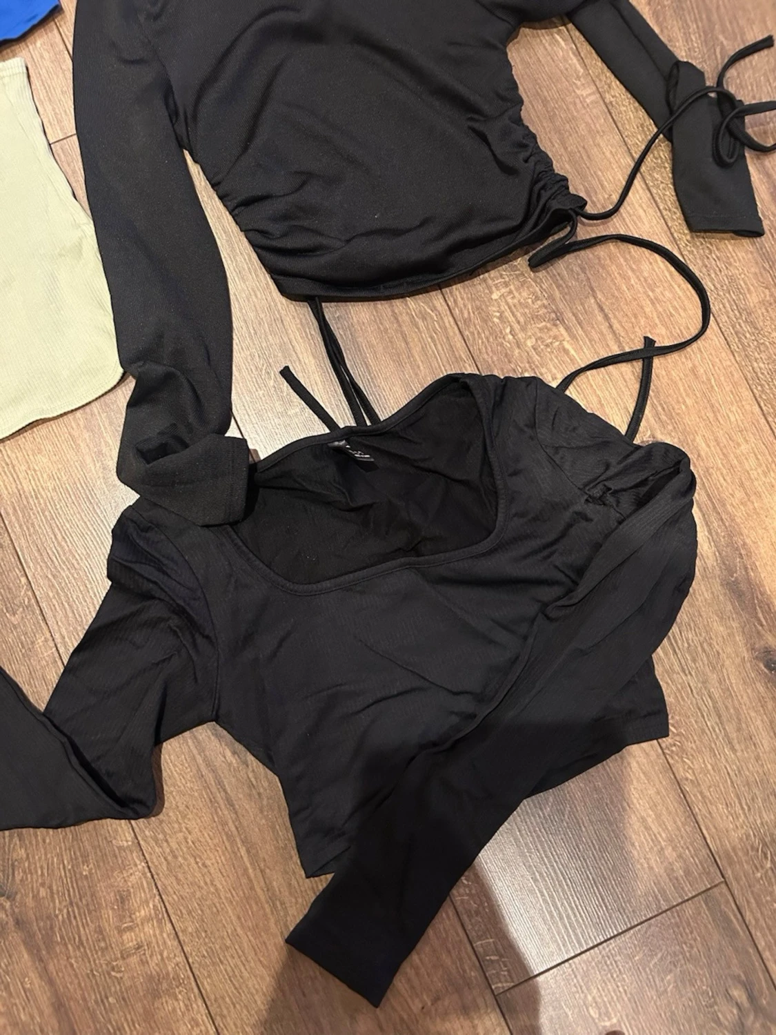 Mix av trendiga toppar i olika färger xs ca i strl  - 2