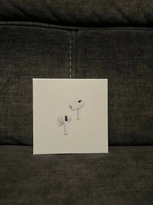 Apple AirPods Pro (2nd gen) hörlurar - Säljer helt nya AirPods Pro (2nd generation).          Helt oöppnade.                                                             Fraktar inom 24 timmar.