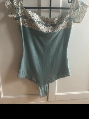 Intresse koll slutsåld intimissimi body - Intressekoll på denna fina bodyn från Intimissimi pretty flowers kollektionen💗slutsåld och väldigt eftertraktad, är inte säker på att jag vill sälja så behåller hellre än att sälja under 1400💕