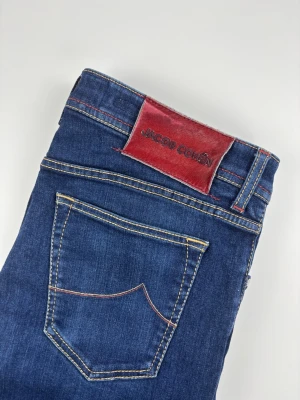 Jacob Cohën Nick jeans - | Säljer ett par Jacob Cohën Nick jeans i riktigt bra använt skick | Storlek: 35 | Hör av dig vid frågor eller funderingar