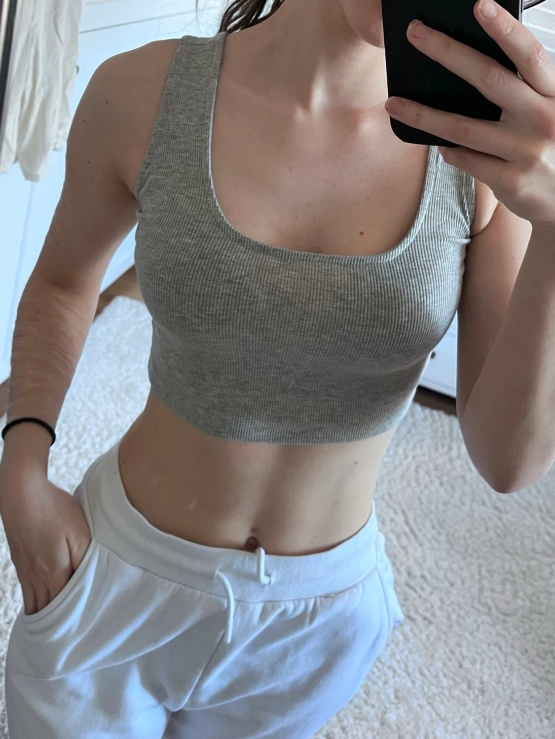 Grått crop top linne