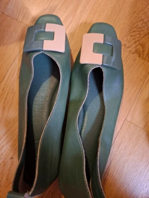 Gröna ballerinaskor läderskor - Överge samlingen, utförsäljning till låga priser
