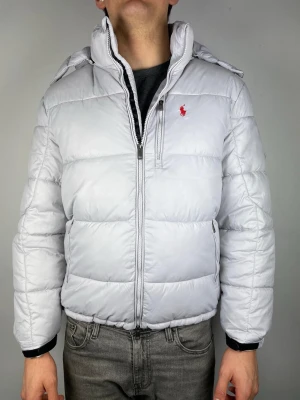 Ralph Lauren dunjacka  - Size L | Skick 9/10 | Modellen är 189, 84 kg | Hör av dig vid frågor!