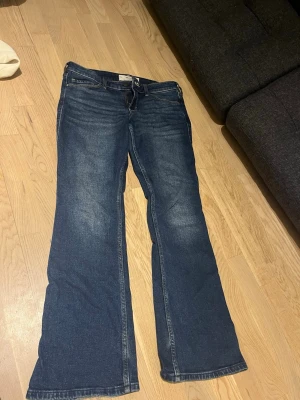 Bootcut jeans - Snygga lowwaist bootcut jeans ifrån hollister❤️ köpta ifrån Frankrike så vet inte riktigt hur storleken stämmer❤️