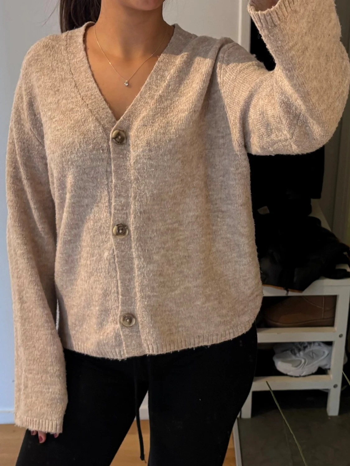 Beige kofta med knappar - 1