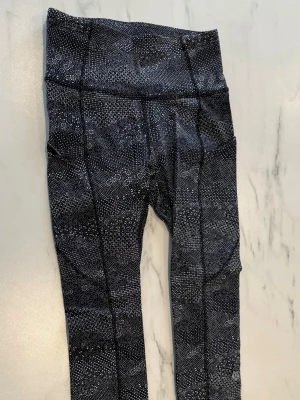 Lululemon - Fast and free - Använda ett fåtal gånger. Längd 25”