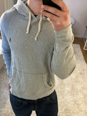Ralph Lauren Hoodie  - Talong Lauren | Mycket bra skick | Size - M | Pris 599 | Hör av dig vid minsta fråga eller fundering📩