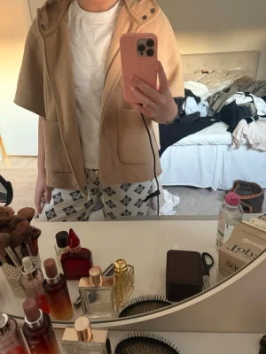 Beige kortärmad jacka med huva - Skit snygg poncho från Zara❤️‍🔥