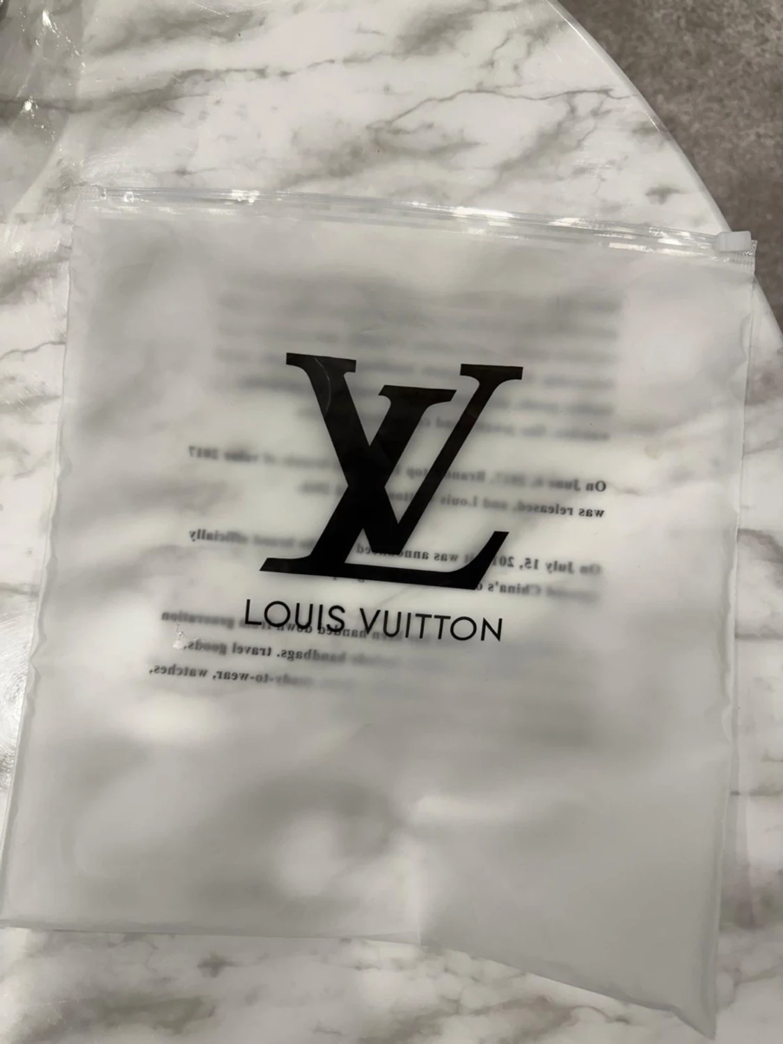 En ljus svart mössa - 2