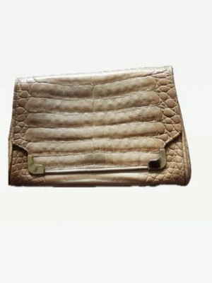 Kuvertväska  - Cool kucertväska/clutch i krokodilmönster, fint skick!