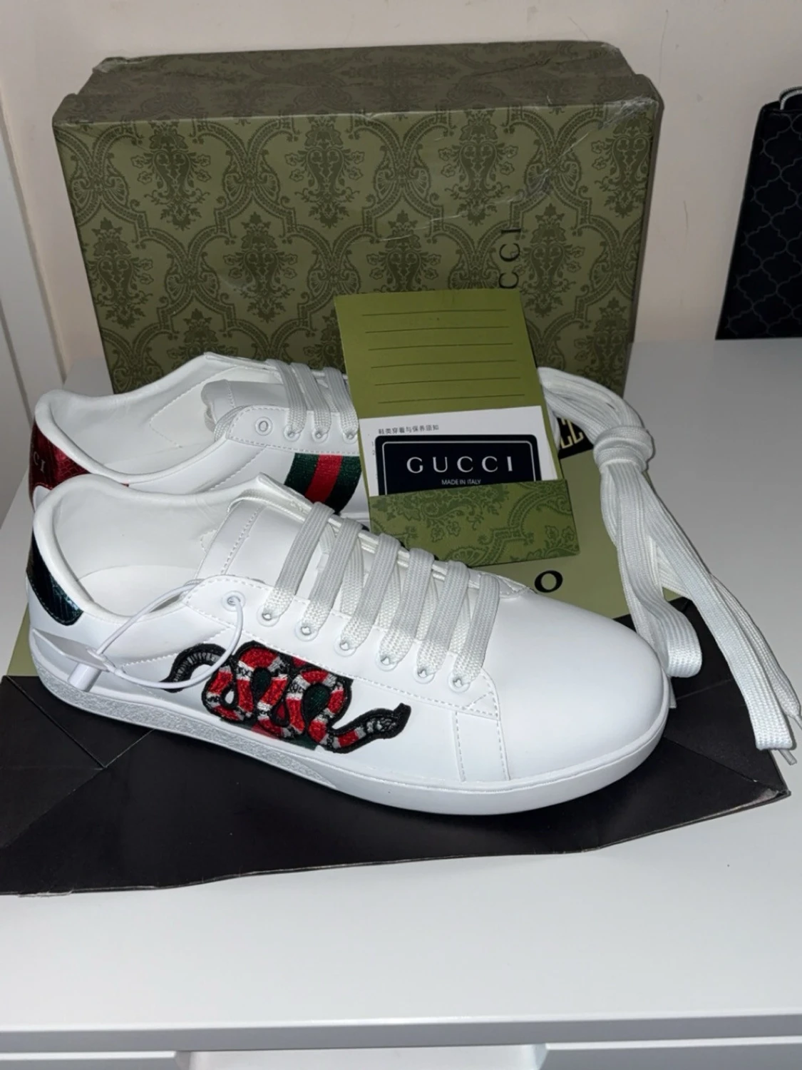 Gucci vita sneakers med orm