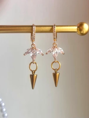 Örhängen - Säljer dessa så snygga handgjorda örhängen! 1 för 69kr och 2 för 99kr💕⭐️