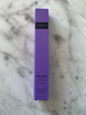 Valentino Donna Born in Roma Purple Melancholia 10ml - Bara öppnad och testad en gång