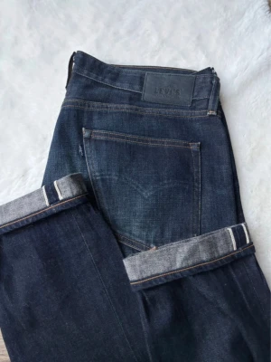 Levi's made and crafted selvedge jeans - Levis made and crafted är levis jeans som är tillverkade i japan.  Storleken är 34 34 men passar mer som 33 33, men om ni vill ha mått så är det bara att skriva!