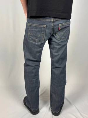 Levi’s 506 Standard - Levi's Jeans | Modell: 506 Standard | Skick 9/10 mycket bra | Nypris ca 2500kr | Mitt pris 799kr | Size: 29/32 | Modellen är 182cm och väger 67kg | Midja: 39cm | Ytterbenslängd: 99cm | Benöppning: 22cm | Lår: 26cm | Kom gärna pm vid frågor eller funderingar |