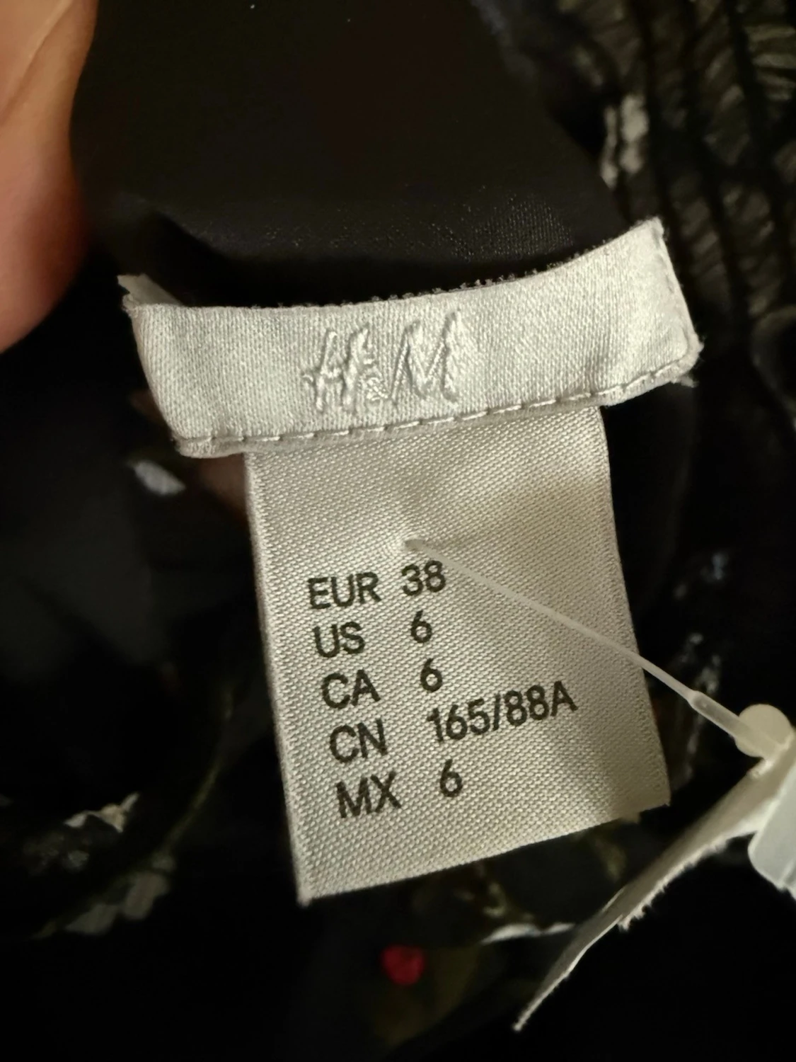 Svart blommig klänning med spets - 2